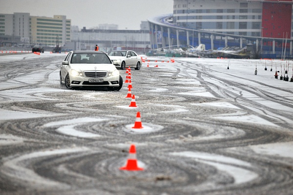 Контраварийное вождение в Пензе. Ultra Подарки. Купить уроки контраварийного вождения в Пензе. Научитесь водить машину в любых условиях! Сервис UltraPodarki.ru 8 800 505 95 30. Контраварийное вождение Пенза, контраварийное вождение, экстремальное вождение Пенза, экстремальное вождение, обучение вождению Пенза, обучение вождению, вождение Пенза, вождение,  курс вождения Пенза, курс вождения, курсы экстремальное вождения Пенза, курсы экстремального вождения, обучение в автошколе Пенза, обучение в автошколе