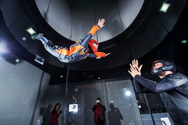 Полёт в аэротрубе  в Пензе. Ultra Подарки. Полёт в аэротрубе  в Пензе. Попробуйте полёт в аэротрубе . Сервис: UltraPodarki.ru 8 800 505 95 30. Полёт в аэротрубе , аэротруба Пенза, полёт Пенза