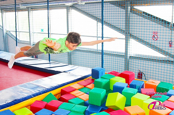  Батутный центр в Пензе. Сервис Ultra Подарки. Купить подарочный сертификат в батутный центр, попробуйте прыжки на батуте в Пензе. Сервис UltraPodarki.ru 8 (800) 555 95-30.. Батутный центр, батутный центр, батутный центр цены, батутный центр в Пензе,  батутный парк, батут прыгать, прыжки +на батуте, батут Пенза, батут спорт