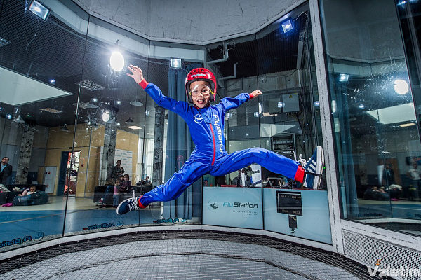 Полёт в аэротрубе  в Пензе. Ultra Подарки. Полёт в аэротрубе  в Пензе. Попробуйте полёт в аэротрубе . Сервис: UltraPodarki.ru 8 800 505 95 30. Полёт в аэротрубе , аэротруба Пенза, полёт Пенза