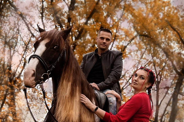 Конная прогулка для двоих в Пензе. Подарочные сертификаты Ultra Подарки. Купить оригинальный подарок или подарочный сертификат на Конная прогулка для двоих в Пензе. Сервис UltraPodarki.ru 8-800-505-9530. Катание на лошадях, Прогулка на лошади, Прогулка на лошадях для двоих, Конная прогулка для двоих, конный клуб, Конный клуб Гиппа, конная прогулка, конная прогулка в Пензе