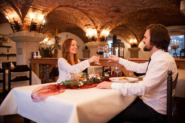 Романтическое свидание в ресторане в Пензе. Ultra Подарки. Купить романтическое свидание в ресторане в Пензе. Подарите самым близким незабываемые моменты и признайтесь в искренних чувствах. Сервис UltraPodarki.ru 8-800-505-95-30. Романтическое свидание в ресторане в Пензе, свидание в Пензе, свидание в ресторане, сертификат на свидание в ресторане, сертификат на свидание в Пензе, купить свидание, купить свидание Пенза, первое свидание, девушка свидание, хороший ресторан, романтический ресторан, романтический вечер, романтический ужин, романтические любимому, романтическая музыка