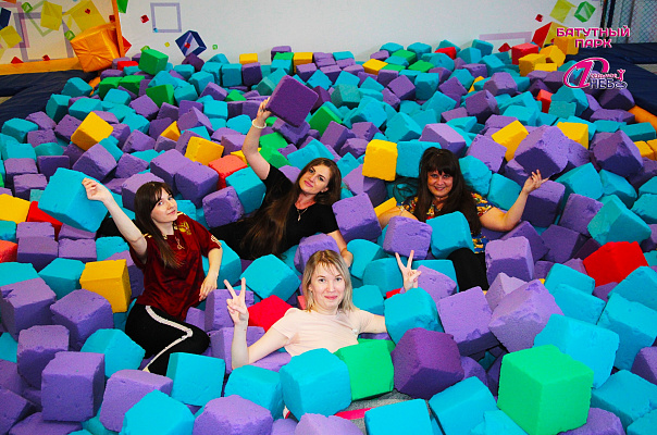  Батутный центр в Пензе. Сервис Ultra Подарки. Купить подарочный сертификат в батутный центр, попробуйте прыжки на батуте в Пензе. Сервис UltraPodarki.ru 8 (800) 555 95-30.. Батутный центр, батутный центр, батутный центр цены, батутный центр в Пензе,  батутный парк, батут прыгать, прыжки +на батуте, батут Пенза, батут спорт