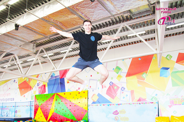  Батутный центр в Пензе. Сервис Ultra Подарки. Купить подарочный сертификат в батутный центр, попробуйте прыжки на батуте в Пензе. Сервис UltraPodarki.ru 8 (800) 555 95-30.. Батутный центр, батутный центр, батутный центр цены, батутный центр в Пензе,  батутный парк, батут прыгать, прыжки +на батуте, батут Пенза, батут спорт