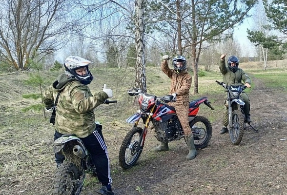 Катание на мотоцикле в Пензе. ULTRA ПОДАРКИ. Купить катание на мотоцикле в Пензе. Попробовав езду на мотоциклах, вы получите порцию адреналина и невероятные эмоции. Сервис: UltraPodarki.ru 8 800 505 95 30.. Катание на мотоцикле в Пензе, прокат мотоциклов Пенза, катание на мотоциклах, прокат мотоцикла, езда на мотоцикле Пенза, езда на мотоцикле, мотопрогулка Пенза, мотопрогулка, поездки на байке, личный мотоцикл, катание на мотоцикле, мотоциклетный шлем, увлечение поездками на мотоцикле, пристрастие к мотоциклам, сертификат на поездку на мотоцикле, прокатиться на мотоцикле, мото-транспорт, мото-треки, мото-поездки, езда на мотоцикле в Пензе, катание на мотоцикле в Пензе, мотоклуб в Пензе

