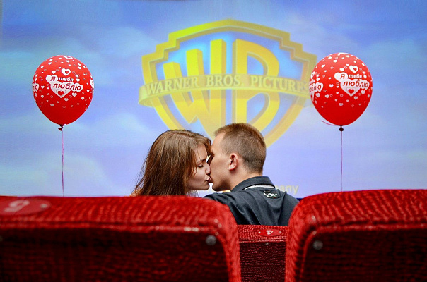 Романтическое свидание в кинотеатре в Пензе. Ultra Подарки. Купить романтическое свидание в кинотеатре в Пензе. Подарите самым близким незабываемые моменты и признайтесь в искренних чувствах. Сервис UltraPodarki.ru 8-800-505-95-30. Романтическое свидание в кинотеатре в Пензе, свидание в Пензе, свидание в кинотеатре, сертификат на свидание в кинотеатре, сертификат на свидание в Пензе, купить свидание, купить свидание Пенза, первое свидание, девушка свидание, хороший кинотеатре, романтический кинотеатре, романтический вечер, романтический ужин, романтические любимому, романтическая музыка